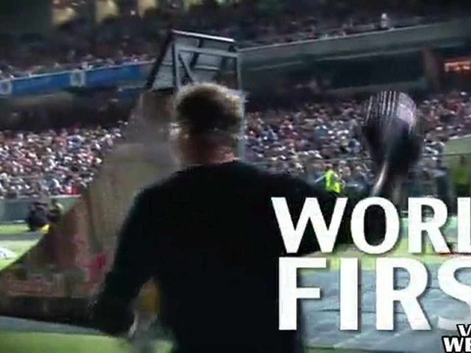 Greg Powell place un Special Flip en BMX