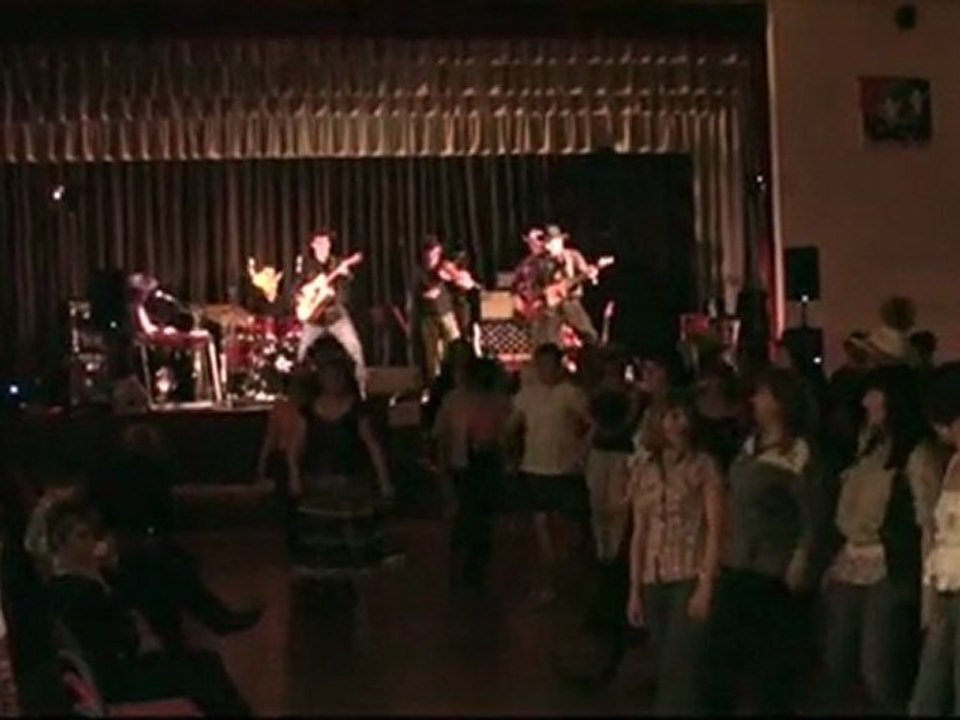 bal de la Guerche sur l'Aubois le 26 mars 2011 avec le groupe ELDORADO