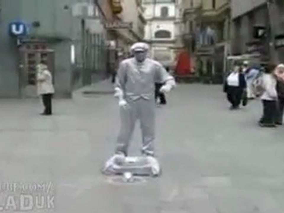 0155 - Danse Robotique en pleine rue