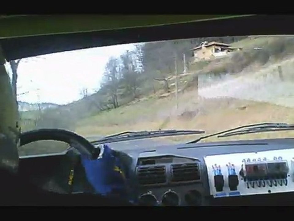 Rallye vignes de régnié 2011 blanc/mazard 205 F2000/13  es1