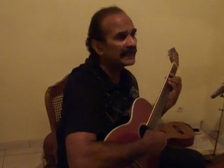 Une jolie fleur dans une peau de vache