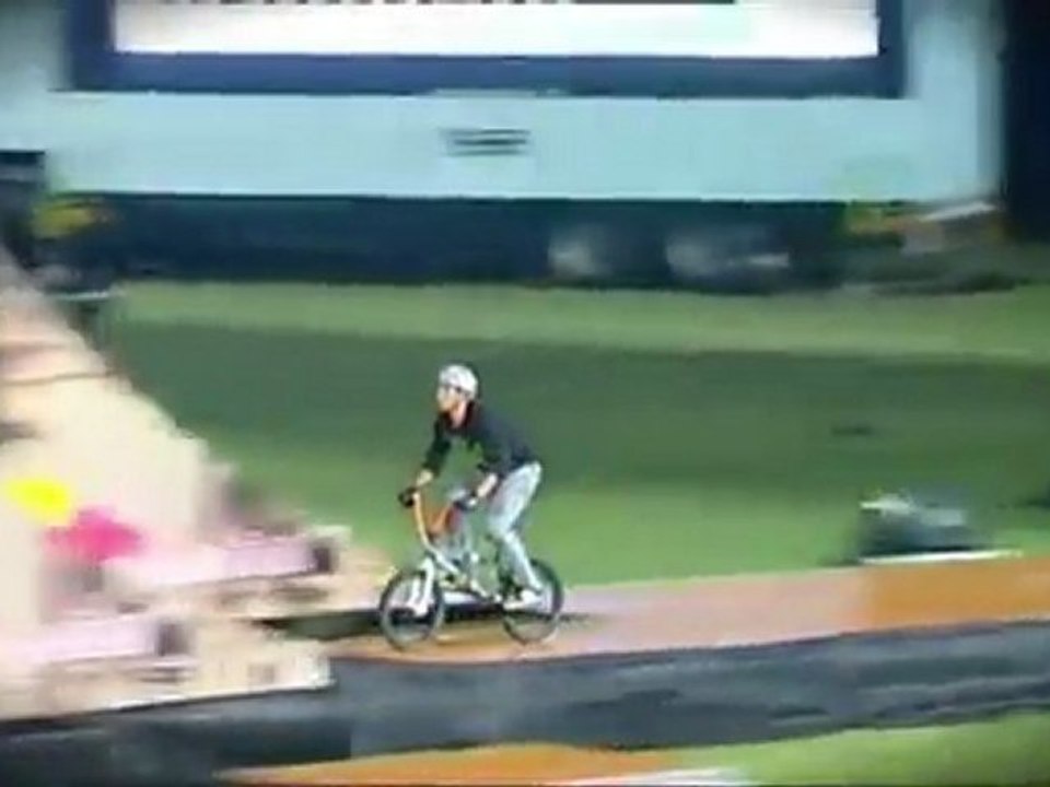 Special Flip avec un BMX
