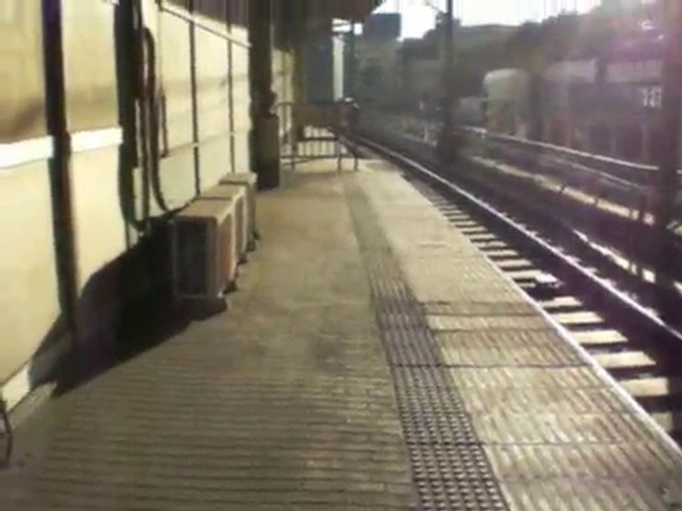 京浜東北線209系 南浦和行　上野駅に到着