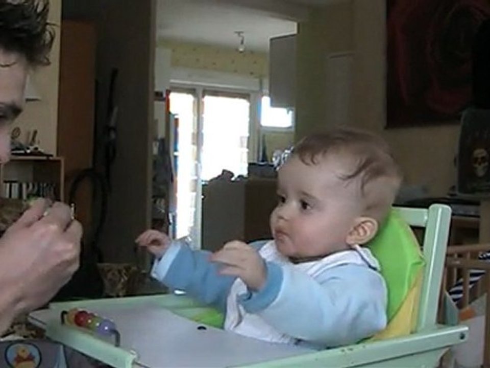 Premier gouter en public