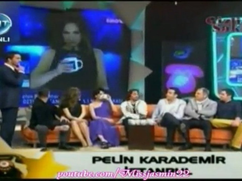 Hülya Avşar  dan & Beyazit Öztürk  e - ( Beyaz Show ) 1 Nisan Şakası 1.4.2011