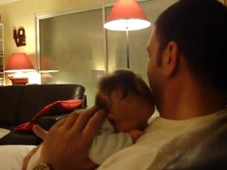 02-04-2011 Dodo dans les bras de Papa