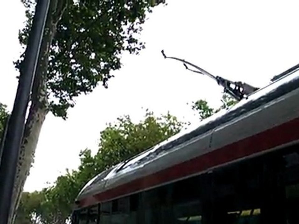 Déperchage avec un Irisbus Cristalis ETB12 sur la Ligne 4