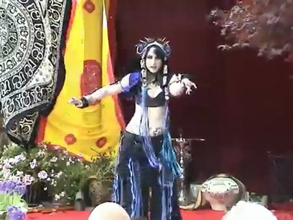 Sashi gothic belly dance