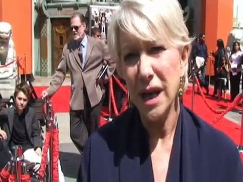 Helen Mirren deja su huella en el Paseo de la Fama de Hollywood
