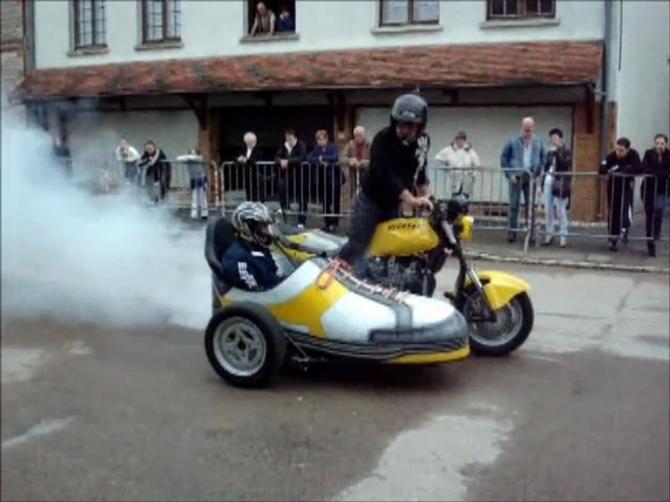 Show Moto, Cascade, Spectacle avec le "Side-Car Basket" par Eric Miazga à Chavanges