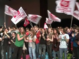 Ambiance au forum "2012 Génération changement" des Jeunes Socialistes