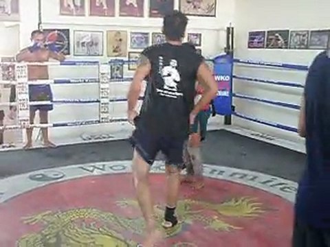 Zingano Muay Thai - Coach Sakmongkol Hitting Pads