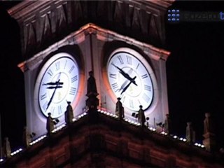 21.37 - zegar na PKiN zatrzymał się na 3 minuty