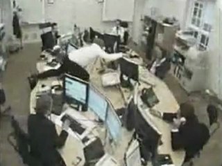Mad trader beats his colleague up / OBX