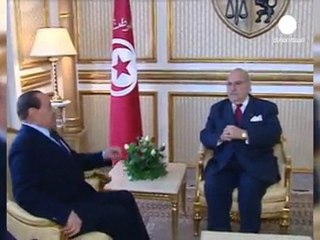 Berlusconi mülteci sorunu için Tunus'a gitti