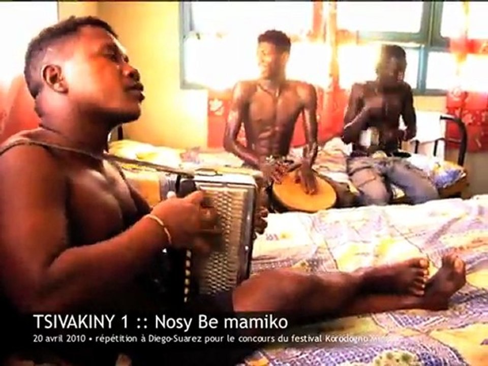 Découverte de l'accordéon malgache • Part. I • Bretelles du Monde