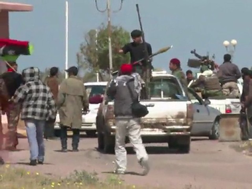 Rebeldes vetam família Kadhafi