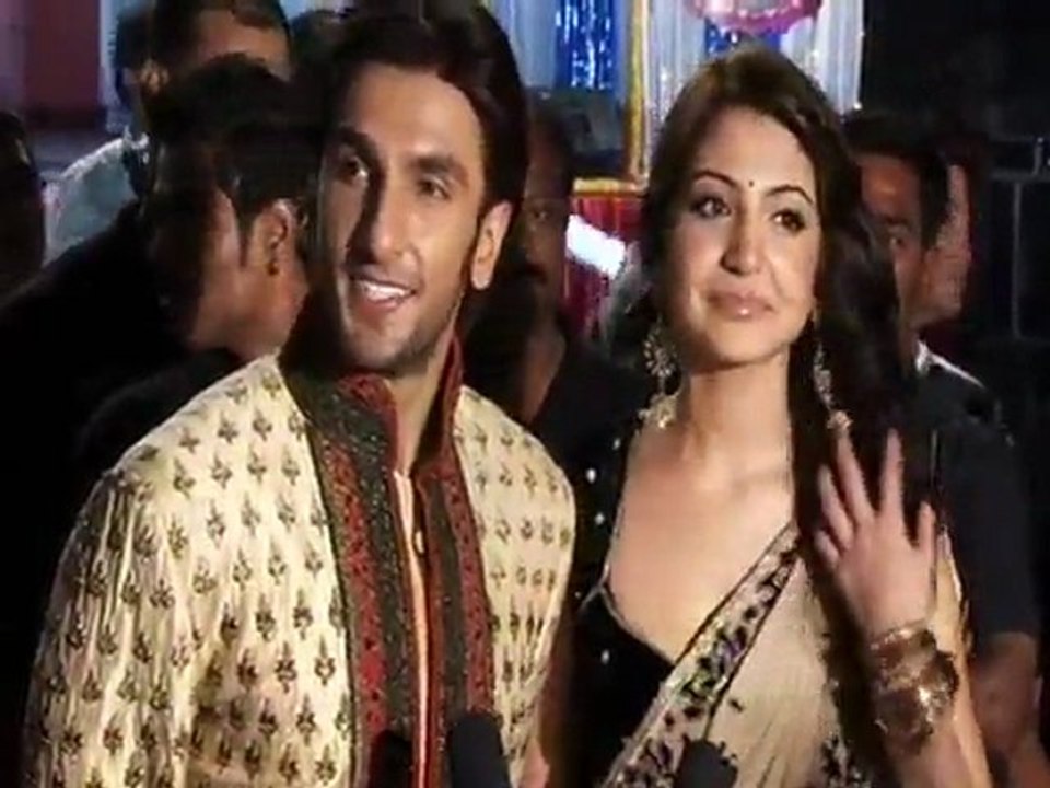 Band Baaja Baraat's Anushka - Ranveer Host Wedding Reception - Bollywood News