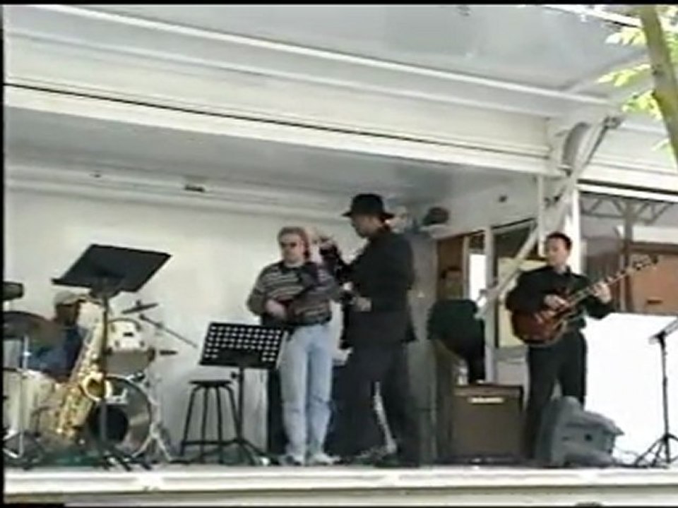 Dickson Grooving : Papa's got a brand new bag (J.Brown)