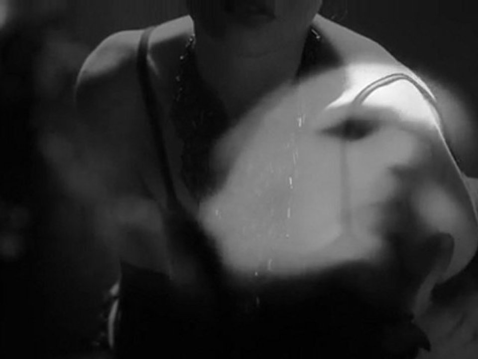 BLACK SWAN