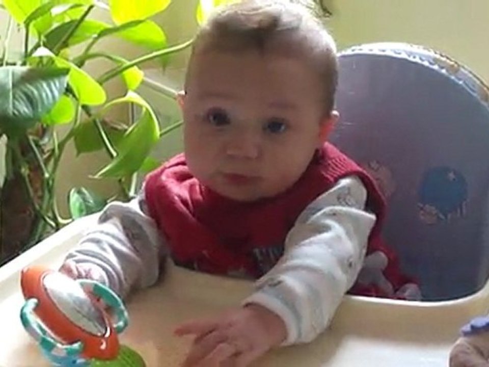 j'ai grandis, je fais des bruits et je rigole