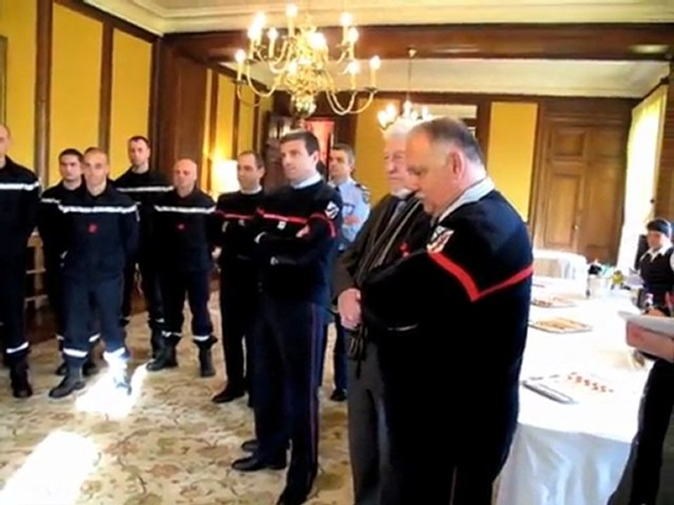 Hommage du préfet de Seine-et-Marne aux sapeurs-pompiers de retour du Japon