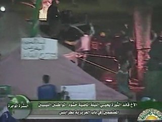 Kadhafi makes rare public appearance