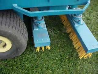 Halı Saha Kum-Granül Dökme Fırçalama Ve Bakım Makinası 2