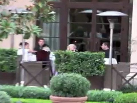 Gwen Stefani Handy Helper