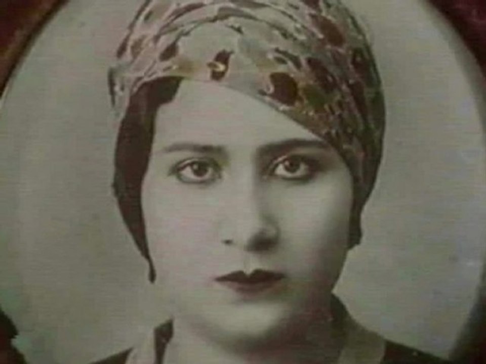 ان حالي في هواها عجب لأم كلثوم