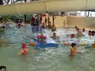 GWENDOLINE FAIT LE TAPIS A LA PISCINE TISSOT 03-04-2011