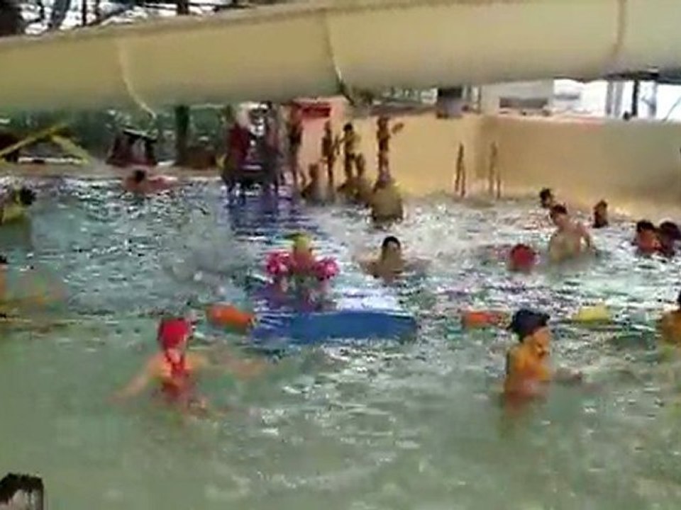 GWENDOLINE FAIT LE TAPIS A LA PISCINE TISSOT 03-04-2011