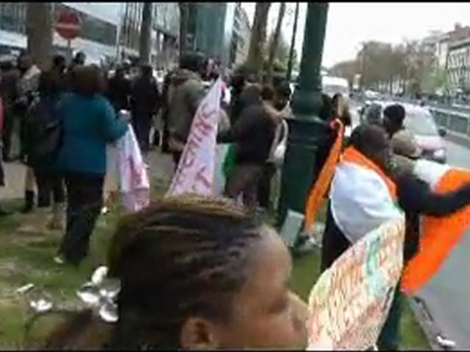 Manifestion à Bruxelles contre l'agression militaire française en Côte d'Ivoire