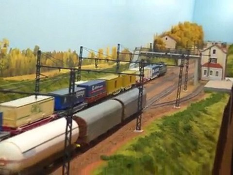 Croisement deux trains marchandises Salon Rosny-Rail 04.2011