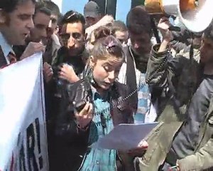 Van'da Öğrenciler'den yürüyüş; öğrenciler kalem kırdı