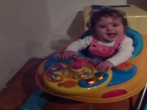 Solène dans le trotteur