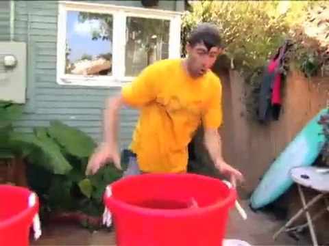 Ol'Optic : Publicité Lunettes de soleil Ray Ban : Never Hide - Bobbing For Sunglasses