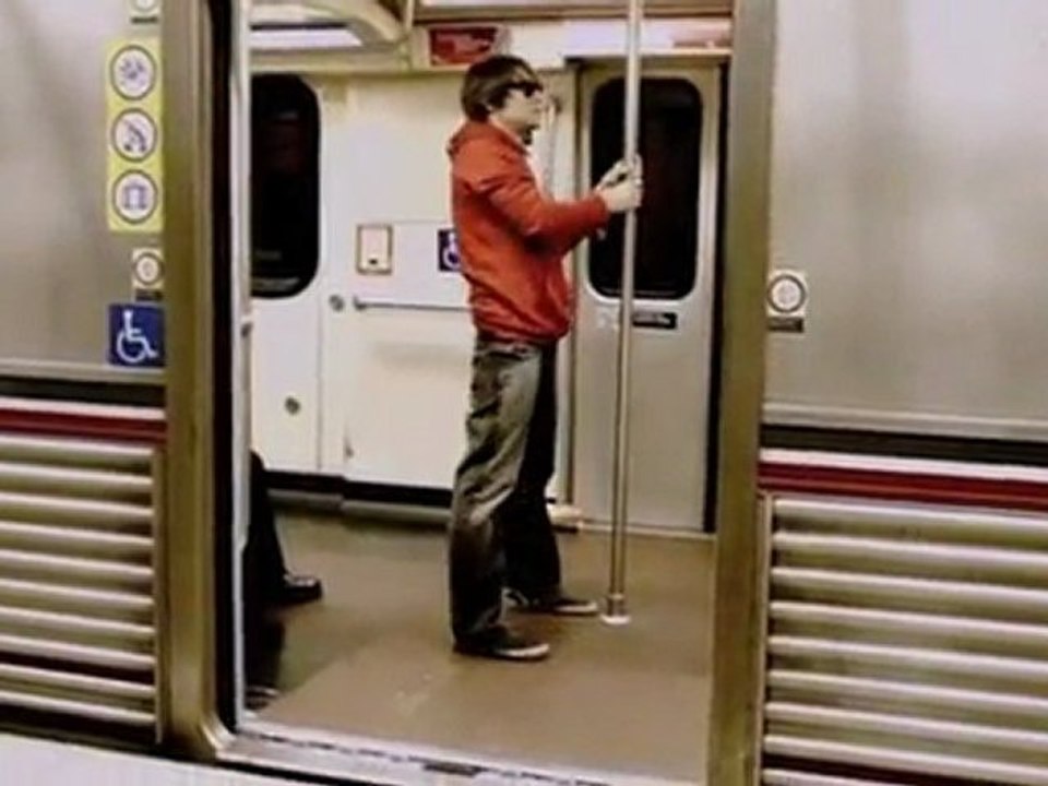 Ol'Optic : Publicité Lunettes de soleil Ray Ban : Never Hide - Subway Running