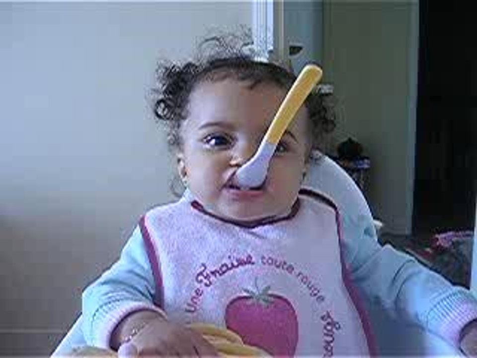 1er repas comme une grande lol version 2