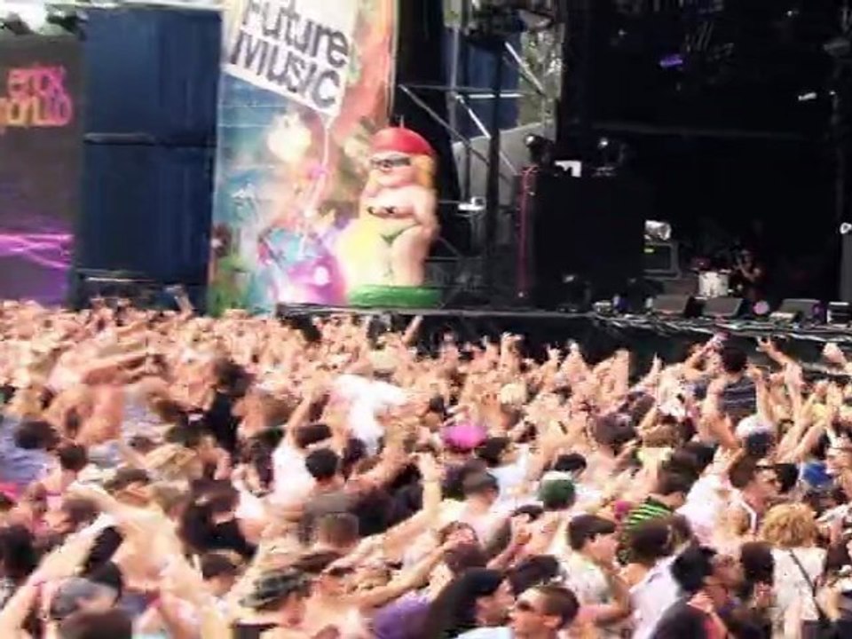 Erick Morillo & Eddie Thoneick Feat. Shawnee Taylor - Live Your Life