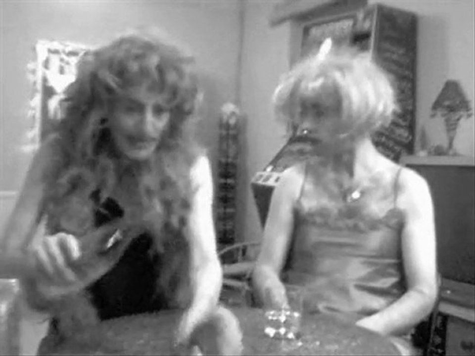 Raymonde et Ginette Des pêts et de la visite ( video c.tixer )