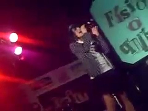 Angy cantando en la Actuación de la fiesta de FoQ el 23/12/08