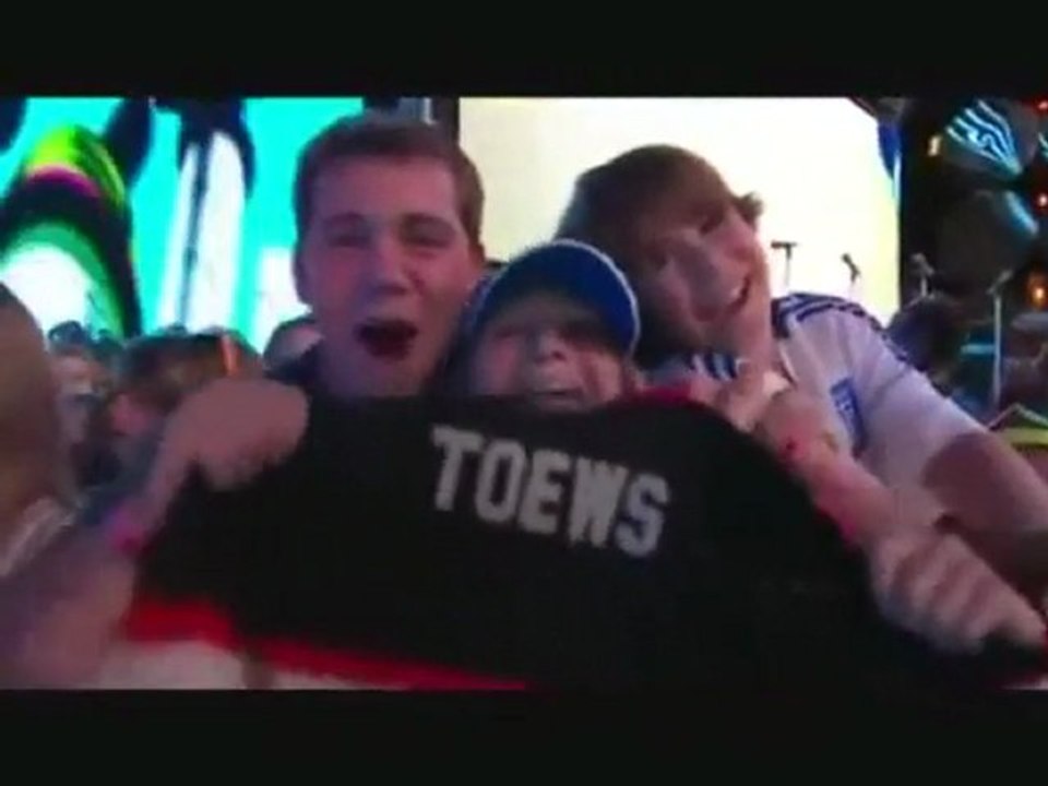 Miley Cyrus Presenting Drake - MMVA's 2010