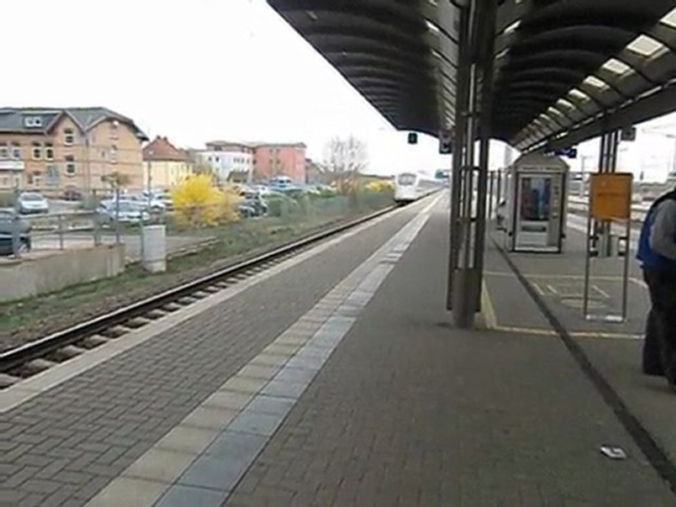 Ein Zug fährt durch