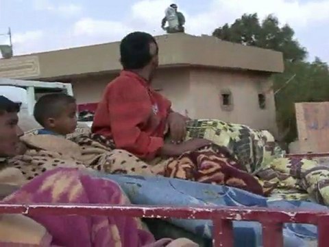 Libye: civils et rebelles fuient Ajdabiya