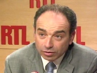 Copé "regrette" le départ de Borloo de l'UMP