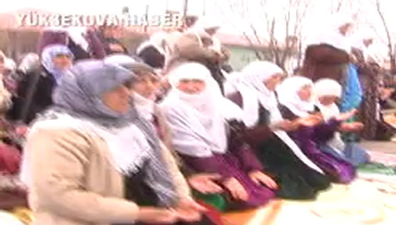 Yüksekova'da 'sivil' cuma namazı - YÜKSEKOVA HABER