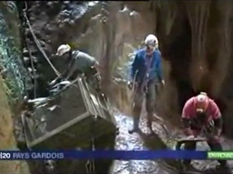 Nettoyage Aven des 3 pigeons-Fr3 Pays Gardois-01/04/2011