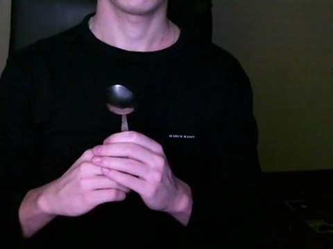 Секрет фокуса со сгибанием ложки