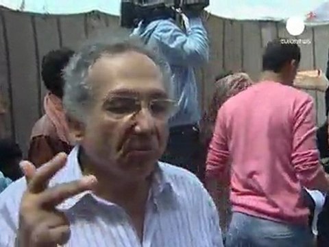 Moubarak devant la justice, réclame la place Tahrir